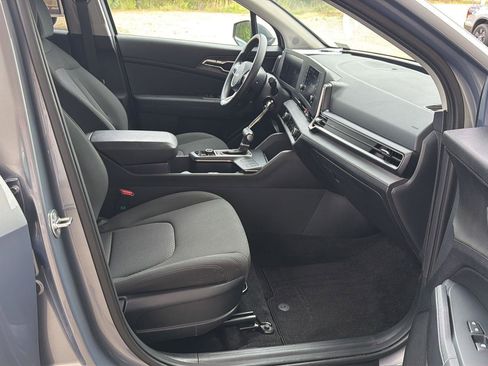 Used 2025 Kia Sportage LX FWD image 10