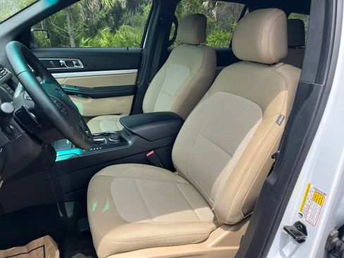 Used 2017 Ford Explorer XLT w/ Class II Trailer Tow Package AWD/4WD image 11