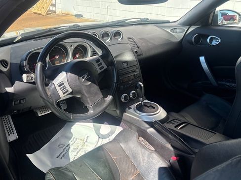 Used 2006 Nissan 350Z Touring image 4