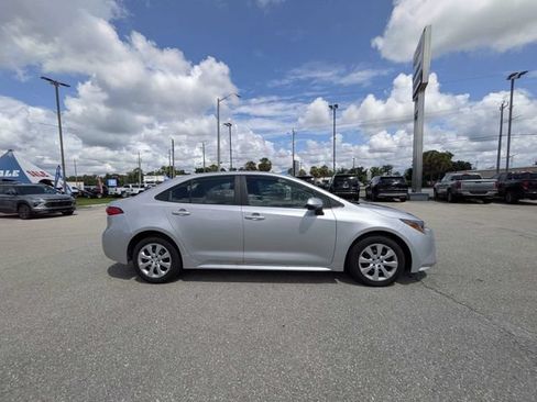 Used 2025 Toyota Corolla LE FWD image 2
