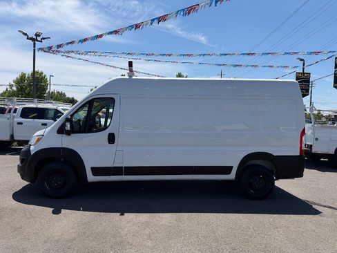 Used 2023 RAM ProMaster 2500 w/ Convenience Group FWD image 4