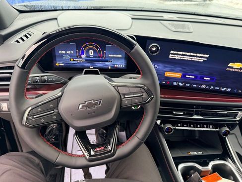 New 2026 Chevrolet Traverse RS w/ LPO, Floor Liner Package FWD image 17