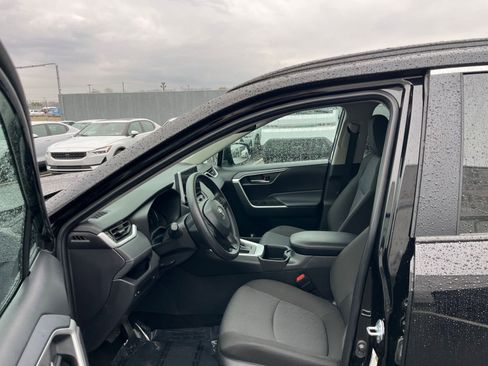 Used 2025 Toyota RAV4 XLE image 27