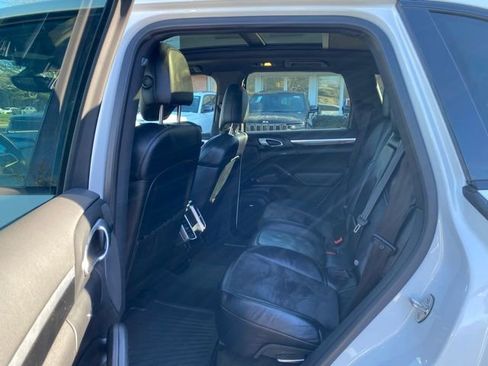Used 2017 Porsche Cayenne image 24