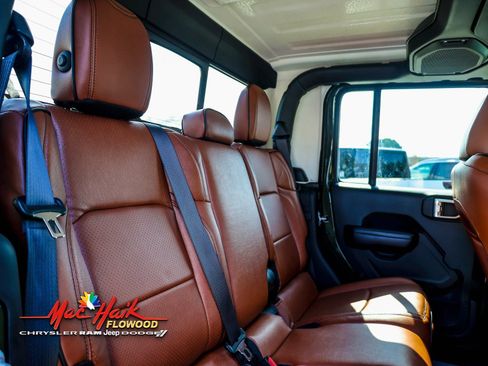 Used 2021 Jeep Gladiator Willys image 11
