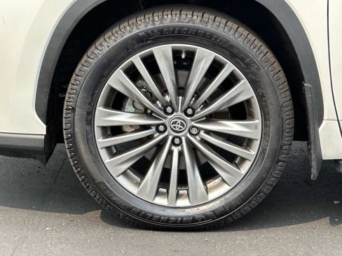 Used 2021 Toyota Highlander Platinum AWD/4WD image 9