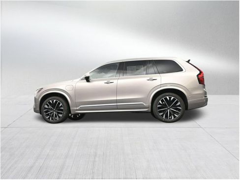 New 2026 Volvo XC90 T8 Plus w/ Protection Package Premier AWD/4WD image 22