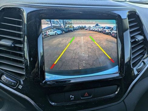 Used 2019 Jeep Cherokee Limited image 12