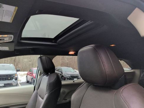 Used 2024 Toyota Sienna Platinum image 19