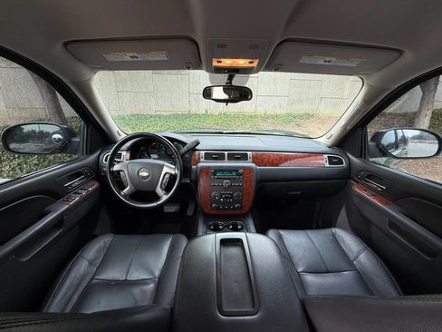 Used 2013 Chevrolet Tahoe LT RWD image 19