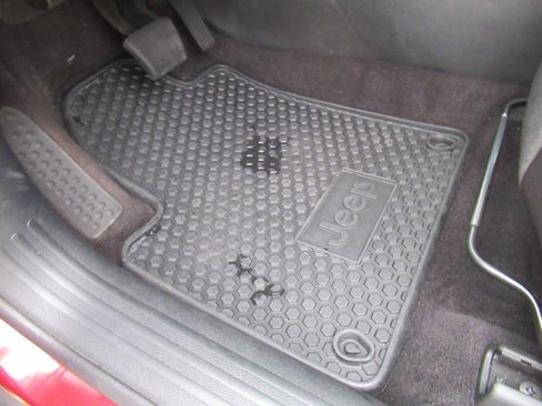 Used 2017 Jeep Cherokee Sport w/ Cold Weather Group image 20