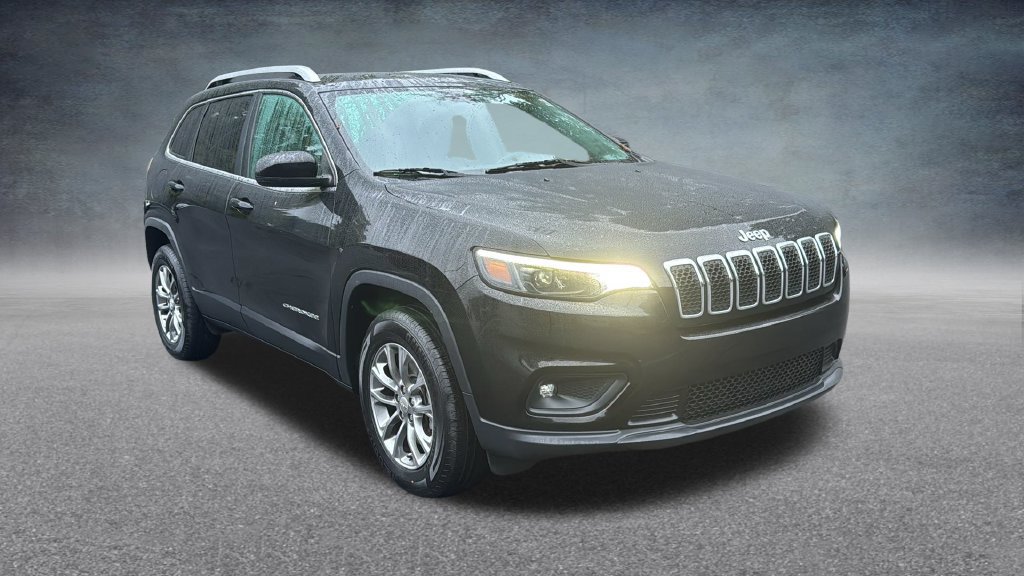 Used 2019 Jeep Cherokee Latitude Plus w/ Cold Weather Group AWD/4WD image 3