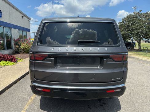 Used 2024 Jeep Wagoneer Series II w/ Flexible Seating Group RWD image 5