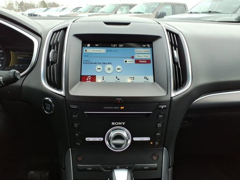 Used 2018 Ford Edge Titanium image 19