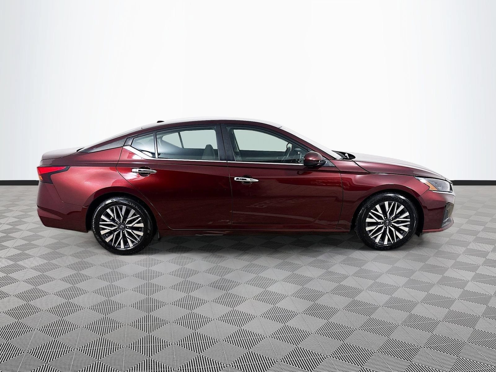 Used 2023 Nissan Altima 2.5 SV FWD image 8