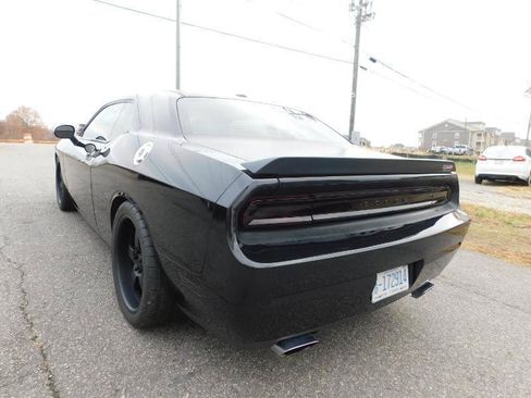 Used 2009 Dodge Challenger SRT8 w/ SRT Option Group II RWD image 23