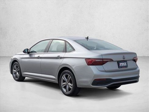 Used 2024 Volkswagen Jetta SE image 7