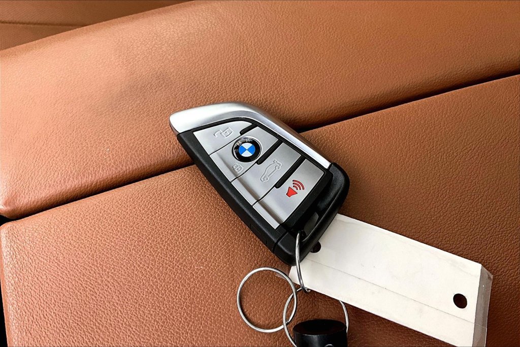 Used 2021 BMW X5 M50i w/ Premium Package AWD/4WD image 13