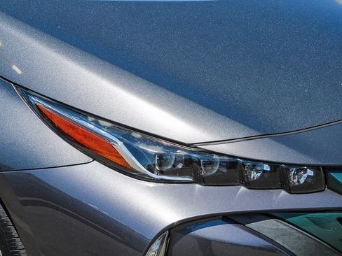 Used 2017 Toyota Prius Prime Premium w/ Preferred Accessory Package FWD image 5