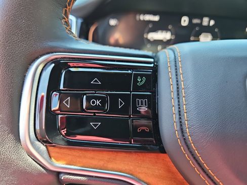 Used 2024 Jeep Grand Wagoneer Series III AWD/4WD image 26