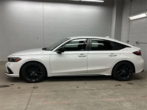 Used 2024 Honda Civic Sport image 2