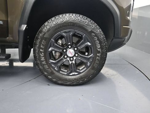 Used 2023 GMC Canyon Elevation w/ Elevation Premium Package AWD/4WD image 5