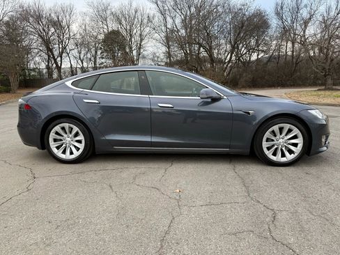 Used 2020 Tesla Model S Long Range Plus image 5
