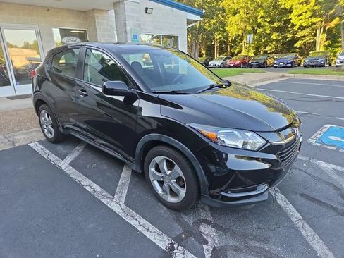 Used 2017 Honda HR-V LX image 4