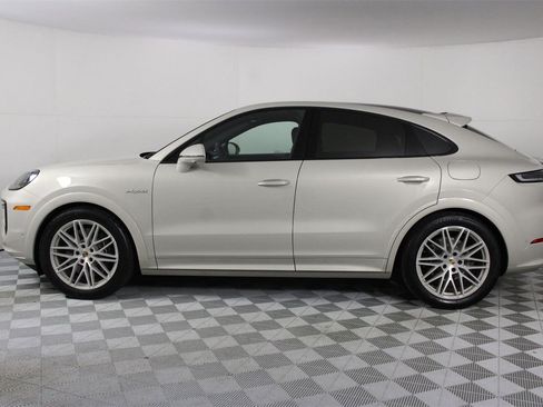 Used 2025 Porsche Cayenne E-Hybrid Coupe image 2