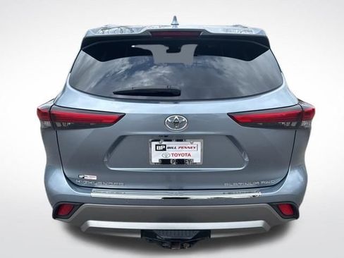 Used 2021 Toyota Highlander Platinum AWD/4WD image 4