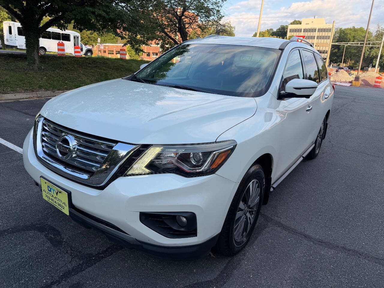 Used 2017 Nissan Pathfinder SL w/ SL Tech Package AWD/4WD image 2