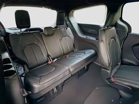 New 2026 Chrysler Pacifica Select w/ S Appearance Package FWD image 21