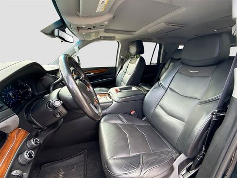 Used 2019 Cadillac Escalade Luxury image 22