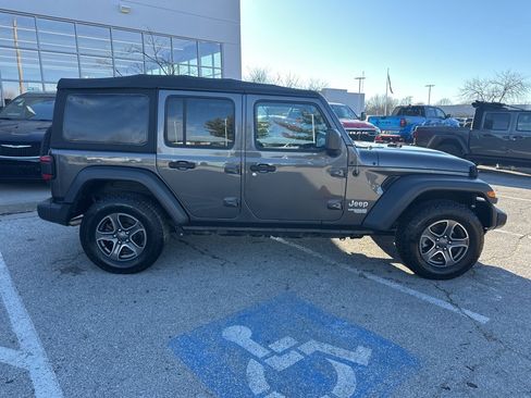 Used 2018 Jeep Wrangler Unlimited Sport S image 31
