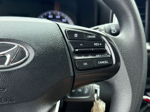 Used 2022 Hyundai Venue SE FWD image 25