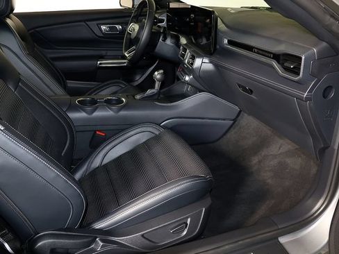 Used 2025 Ford Mustang Premium RWD image 30