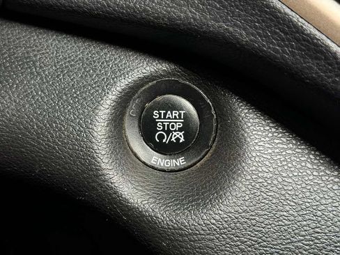 Used 2016 Jeep Cherokee Latitude w/ Comfort/Convenience Group AWD/4WD image 31