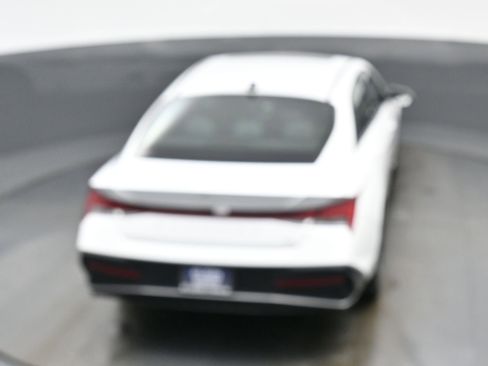 Certified 2025 Hyundai Elantra Limited image 38