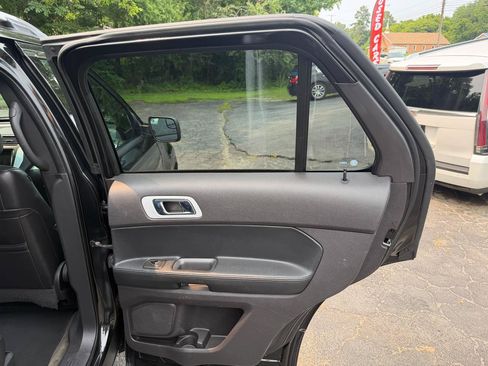 Used 2014 Ford Explorer XLT w/ Equipment Group 202A AWD/4WD image 26