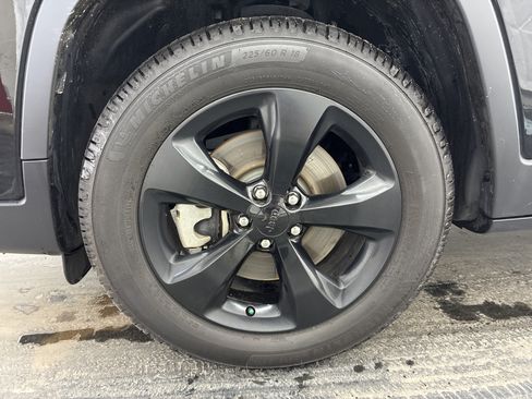 Certified 2023 Jeep Cherokee Altitude Lux w/ Lux Elite Package AWD/4WD image 25