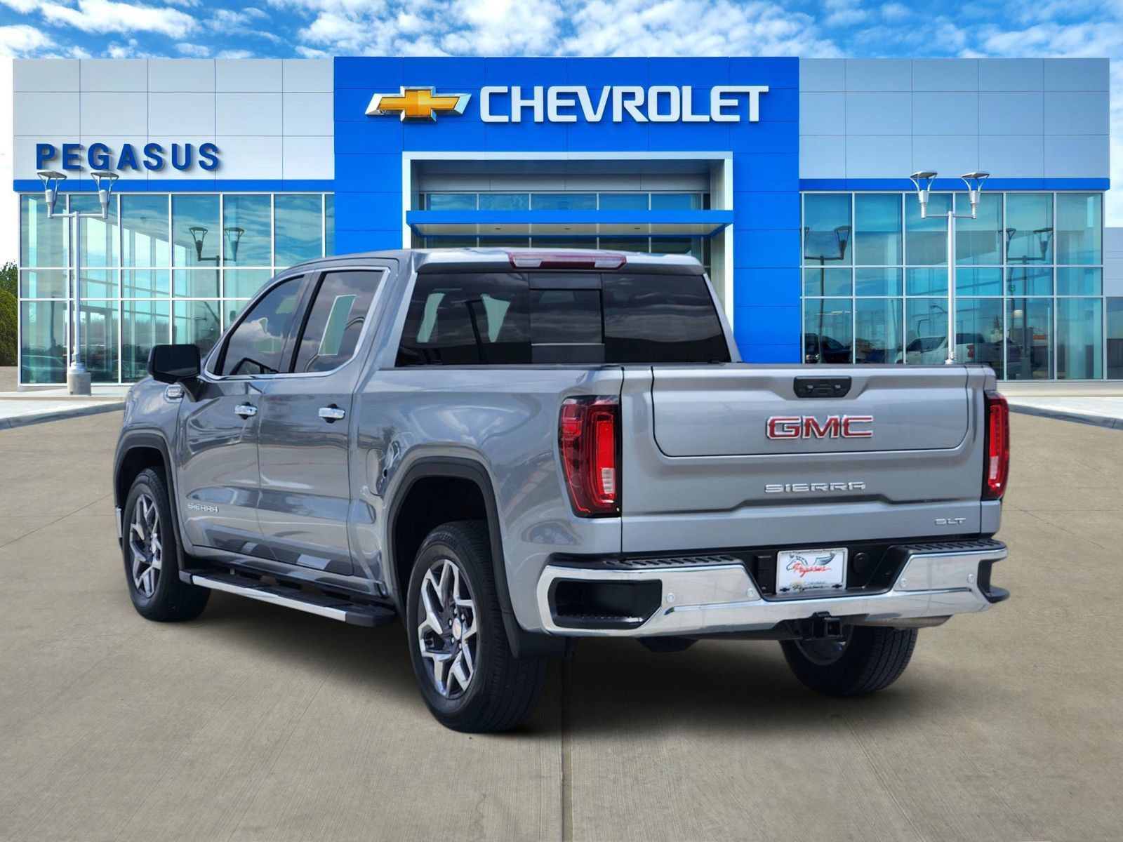 Certified 2025 GMC Sierra 1500 SLT RWD image 4