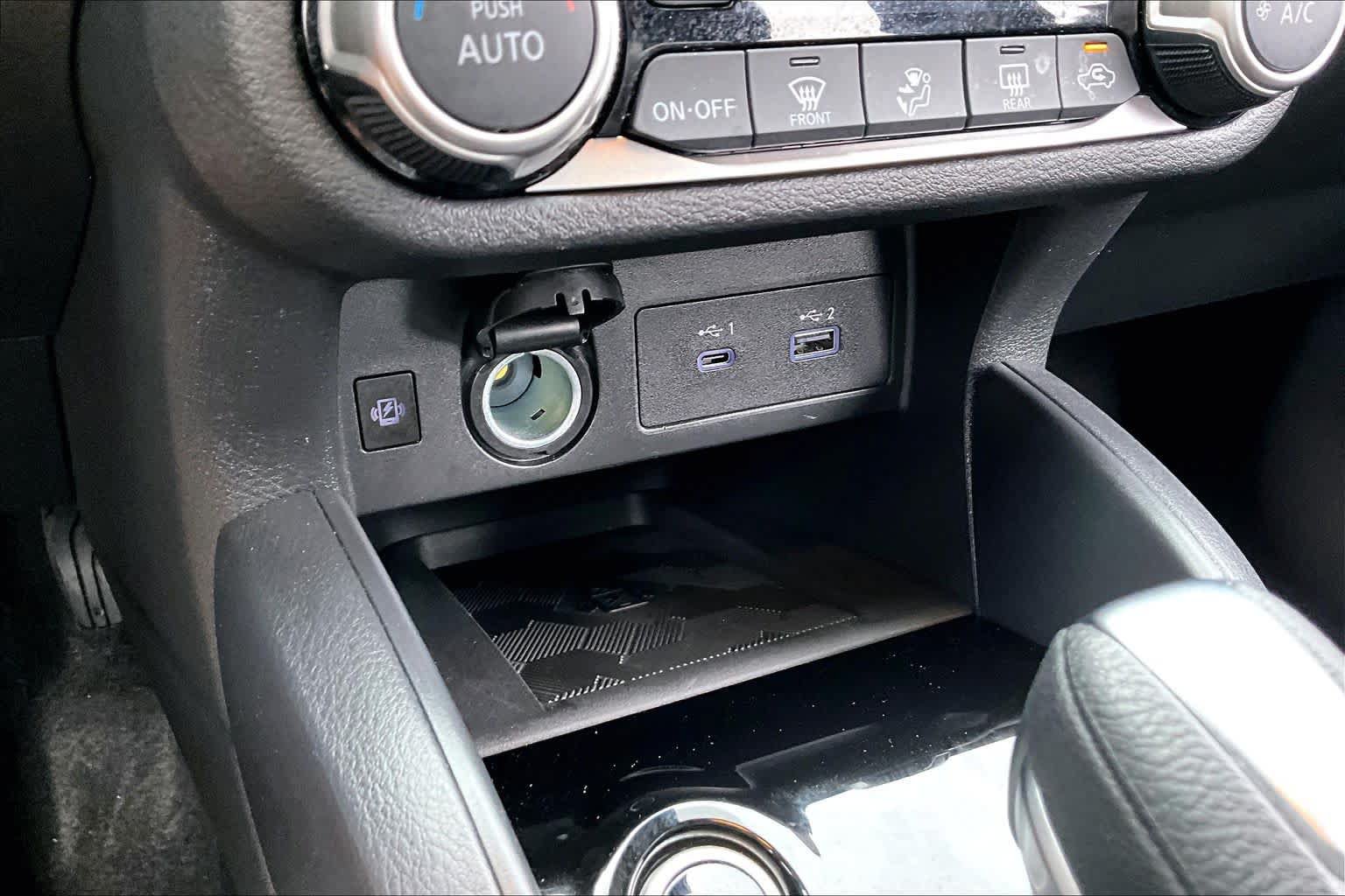 Certified 2025 Nissan Versa SR w/ Trunk Package FWD image 30