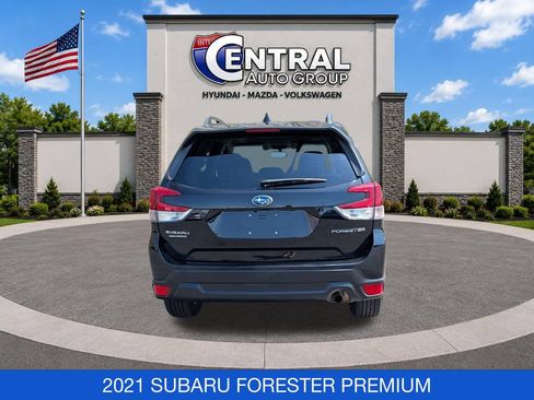 Used 2021 Subaru Forester Premium AWD/4WD image 7