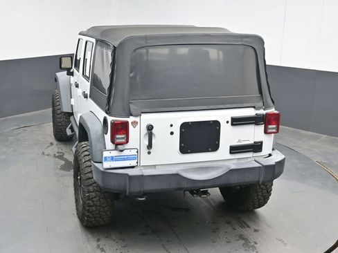 Used 2018 Jeep Wrangler Unlimited Sport w/ Connectivity Group AWD/4WD image 32