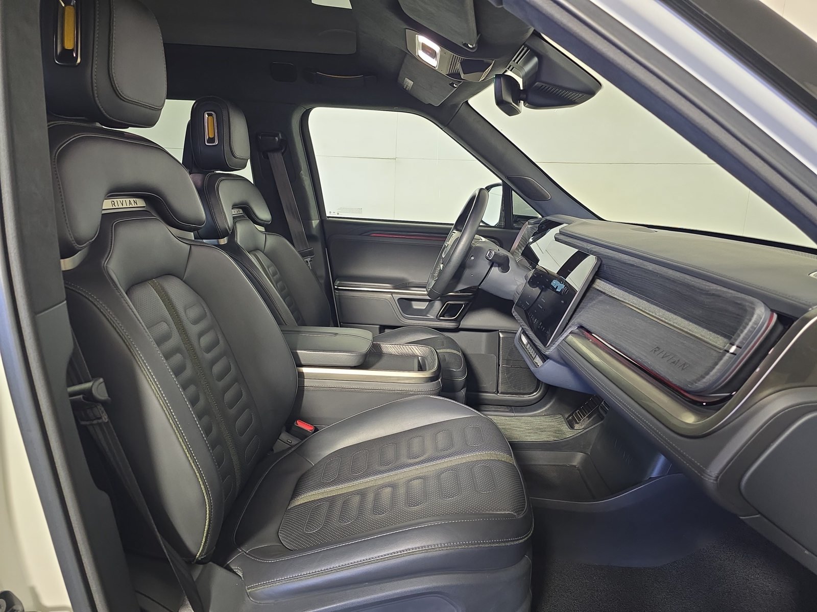 Used 2022 Rivian R1T Adventure AWD/4WD image 23