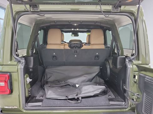 Used 2021 Jeep Wrangler Unlimited Rubicon image 16