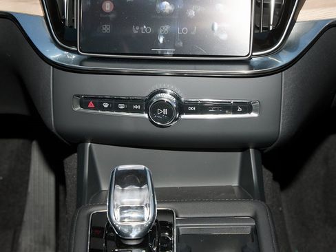 New 2026 Volvo XC90 B6 Plus w/ Protection Package Premier image 36