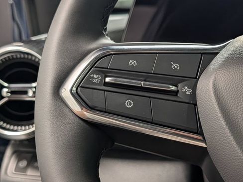 New 2027 Chevrolet Equinox LT w/ Convenience Package II FWD image 18