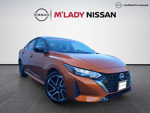 Certified 2025 Nissan Sentra SR w/ SR Premium Package FWD image 1