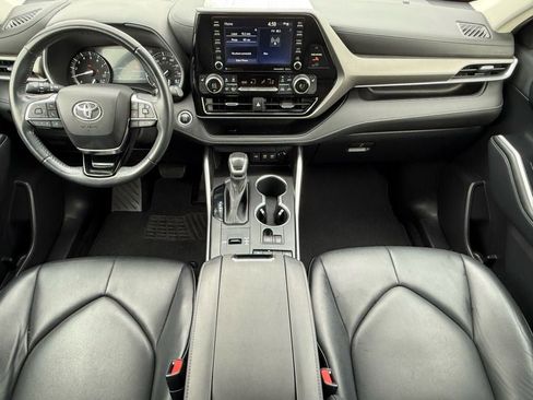 Used 2021 Toyota Highlander XLE image 15